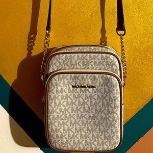 Michael Kors Jet Set Travel Medium Logo Crossbody